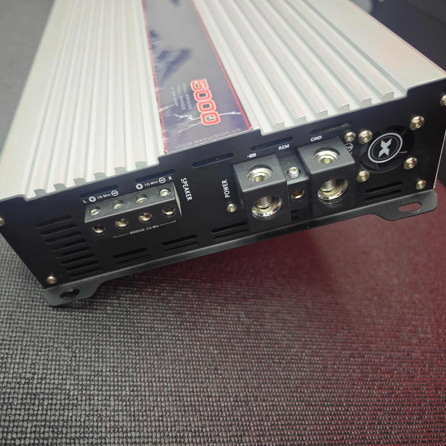 SXA-60 PRO Amplificateur 2 canaux numérique 2x2500w RMS EXCURSION