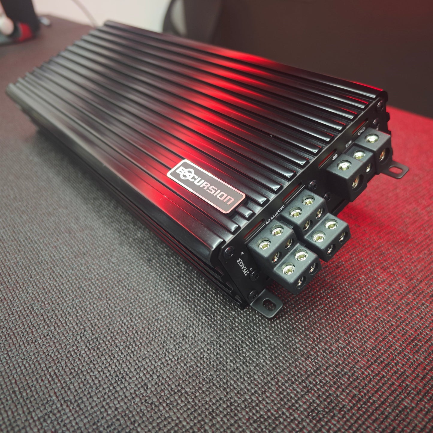 Excursion HXA-85 Amplificateur numérique pleine bande 4 canaux 4x200w RMS